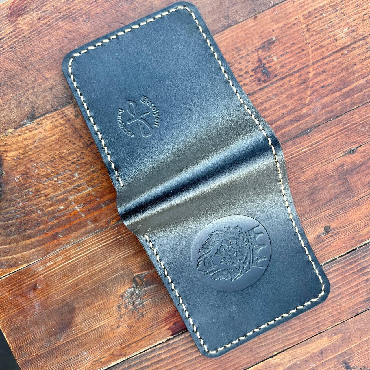 Personalized Black Leather Wallet: Custom Engraving, Timeless Lion Design, Sleek & Stylish