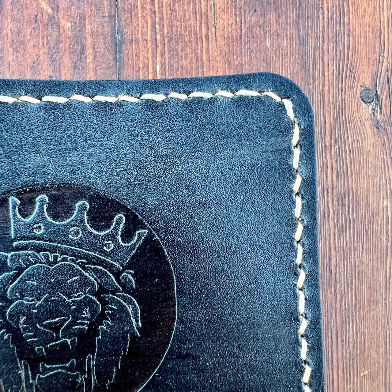 Personalized Black Leather Wallet: Custom Engraving, Timeless Lion Design, Sleek & Stylish